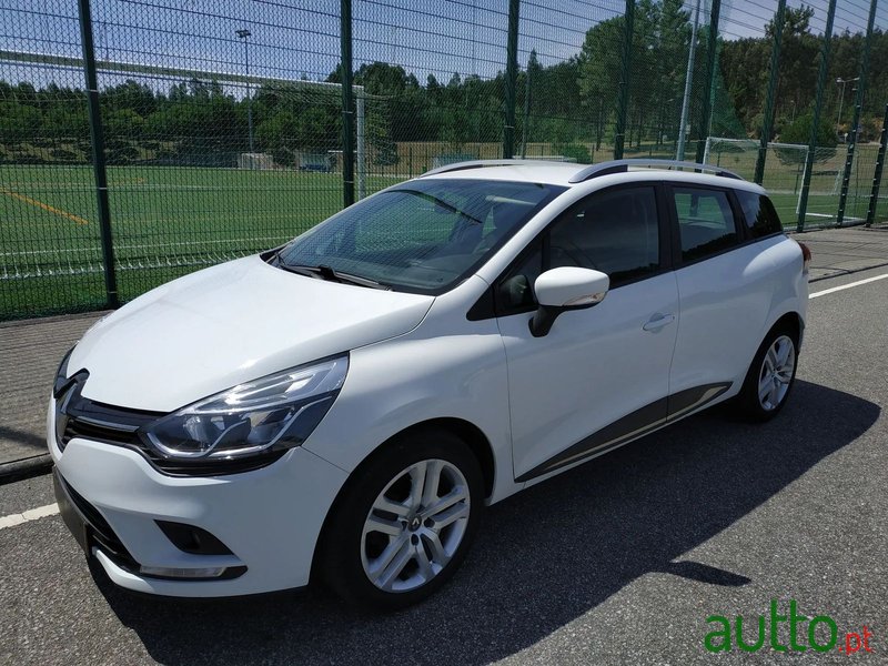 2017' Renault Clio Sport Tourer photo #1