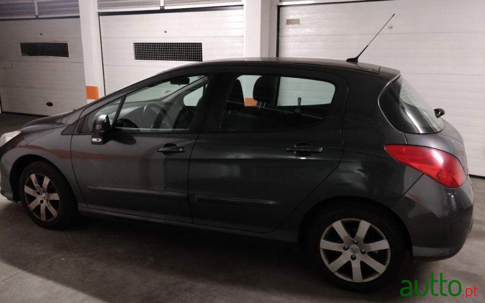 2010' Peugeot 308 photo #2