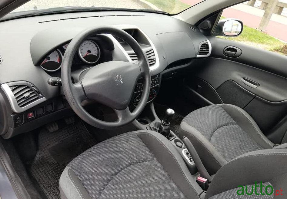 2010' Peugeot 206 Urban photo #2