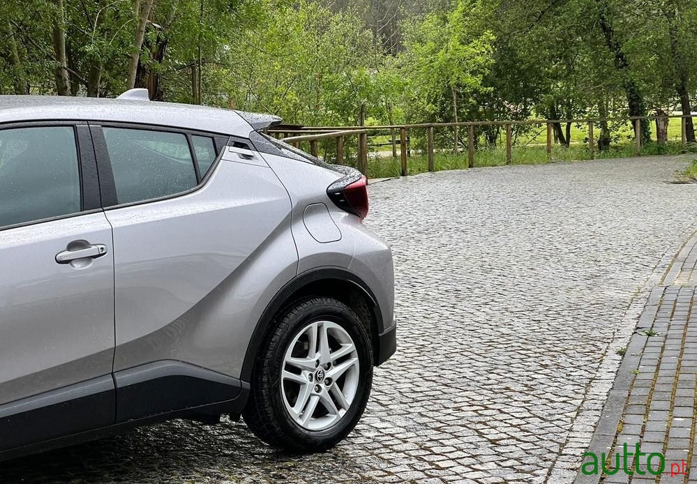 2020' Toyota C-HR photo #4