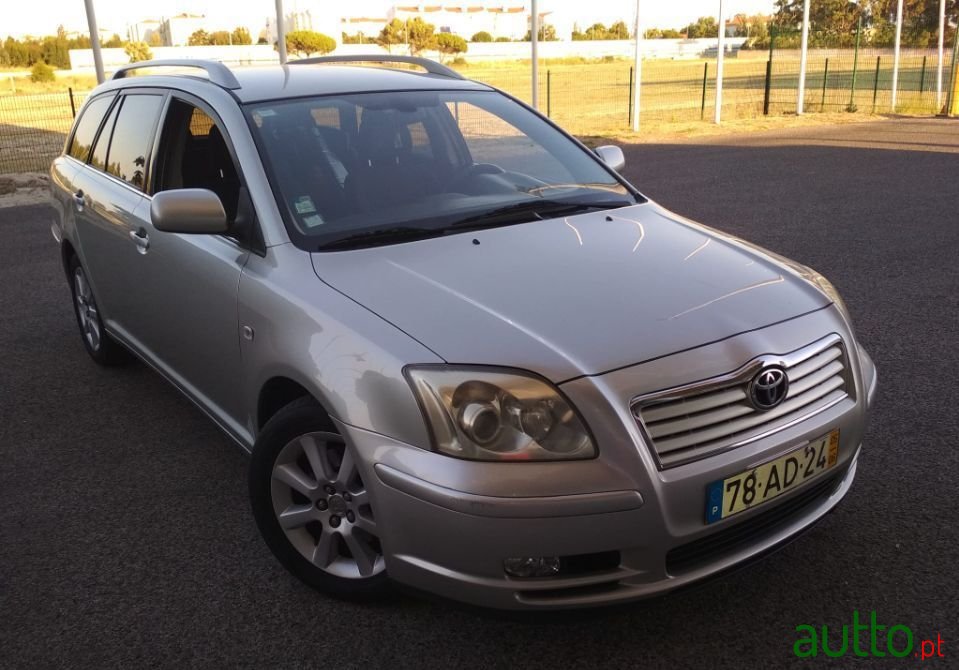 2005' Toyota Avensis Sw photo #2