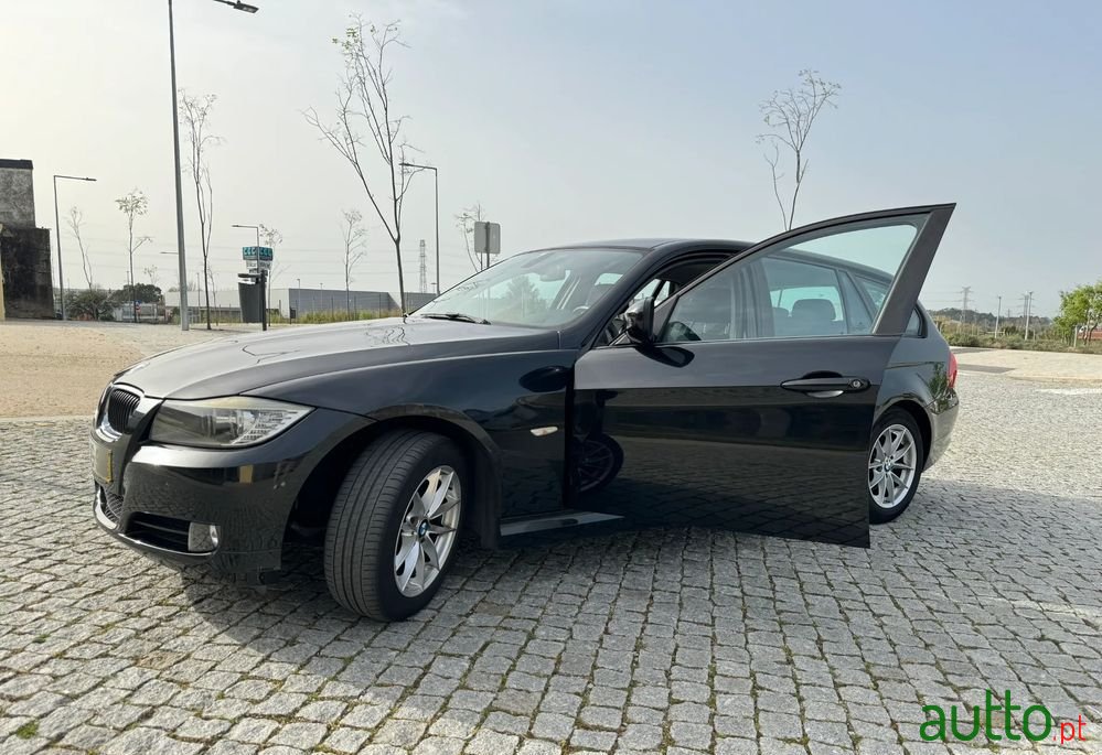 2010' BMW 316 D Touring photo #1