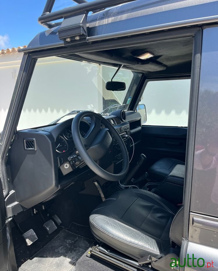 2015' Land Rover Defender photo #4