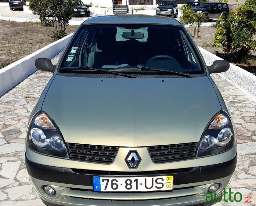2003' Renault Clio photo #2