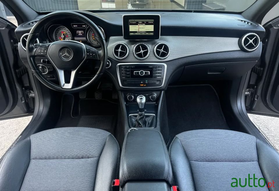 2015' Mercedes-Benz GLA 180 photo #4