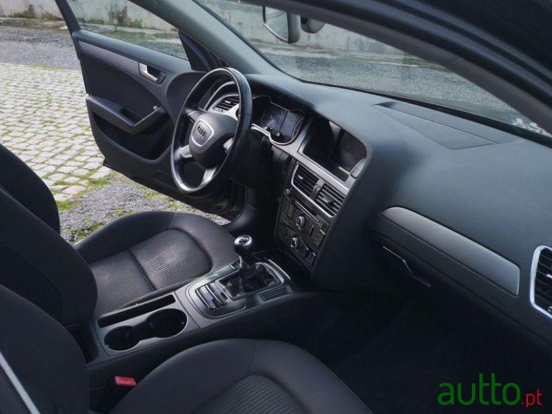2014' Audi A4 Avant photo #2