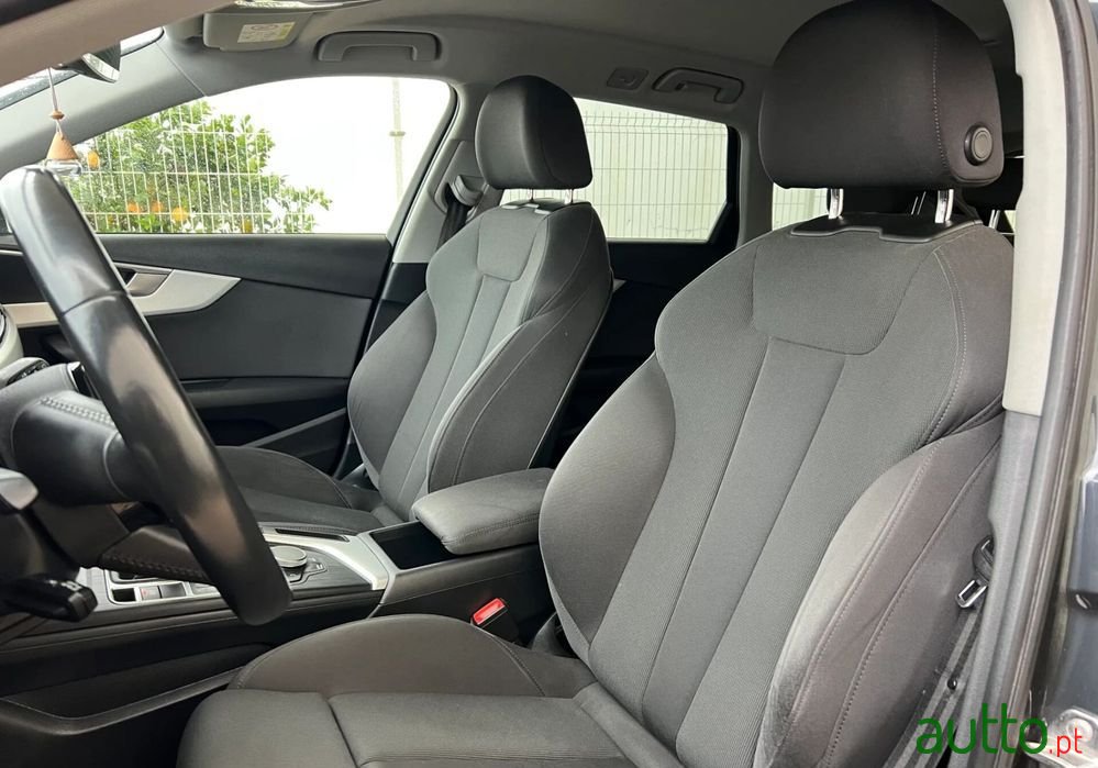 2017' Audi A4 Avant photo #5