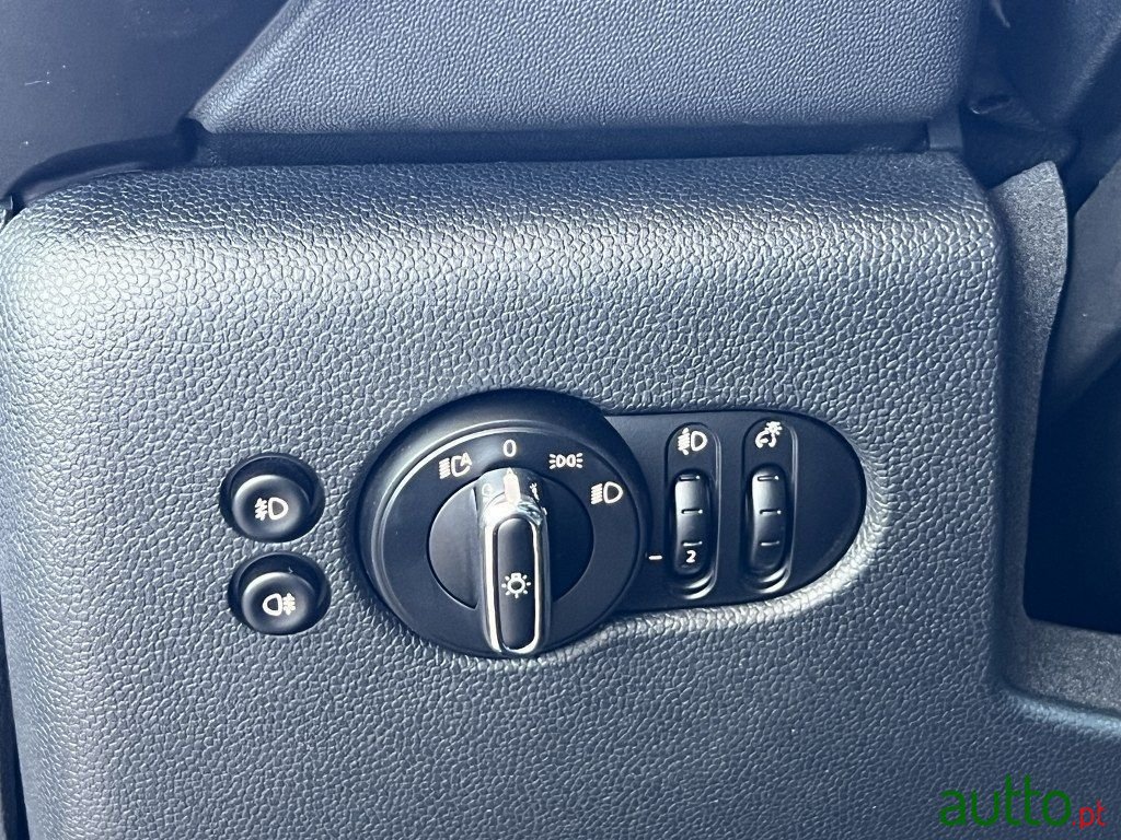 2019' MINI Cooper photo #6