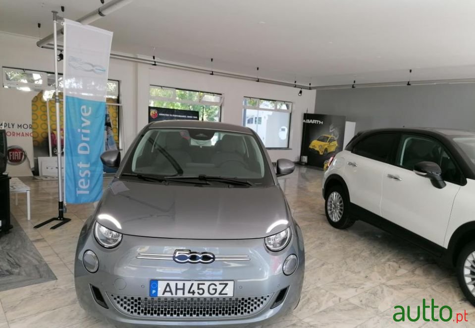 2021' Fiat 500E photo #6