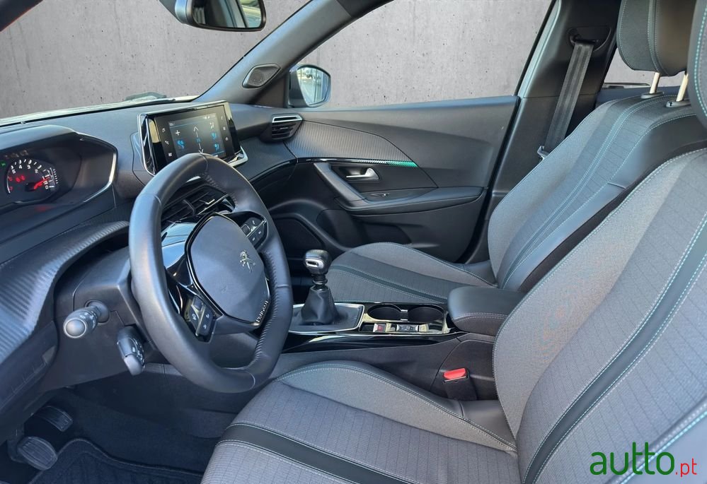 2022' Peugeot 2008 photo #6