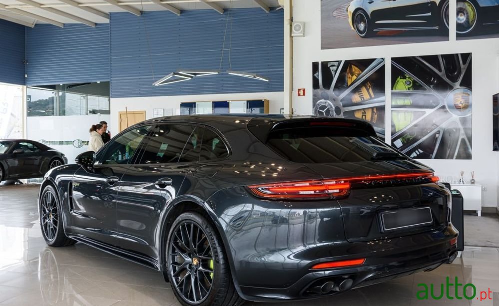 2020' Porsche Panamera photo #5