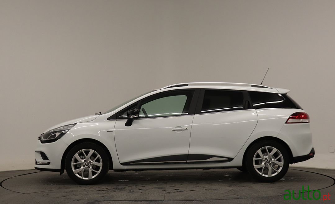 2020' Renault Clio Sport Tourer photo #3