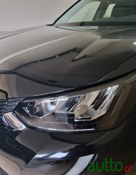 2020' Peugeot 2008 photo #2