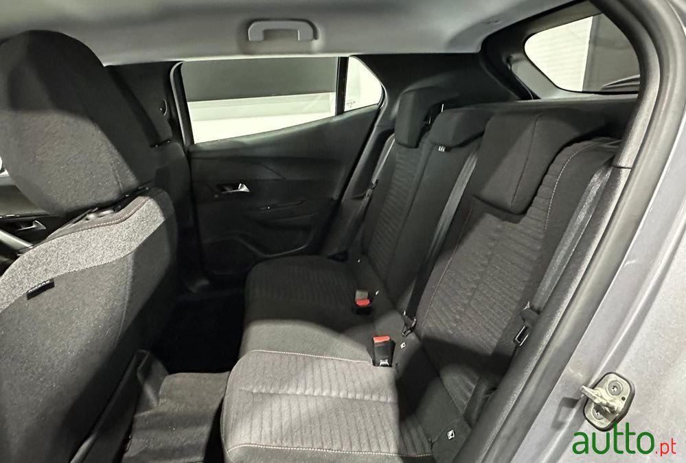 2021' Peugeot 2008 photo #5