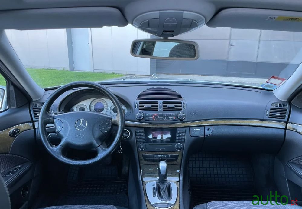 2003' Mercedes-Benz E 220 photo #6