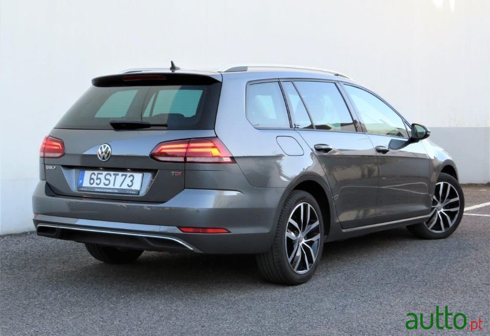 2017' Volkswagen Golf Variant photo #2