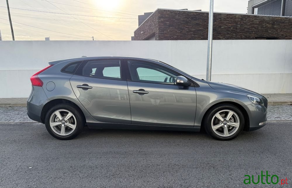 2014' Volvo V40 photo #3