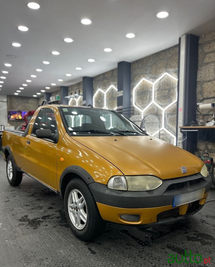 2002' Fiat Strada photo #1