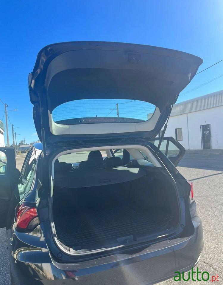 2018' Fiat Tipo Station Wagon photo #4