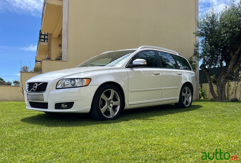 2012' Volvo V50 photo #3