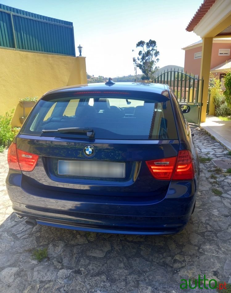 2011' BMW 318 D Touring photo #5