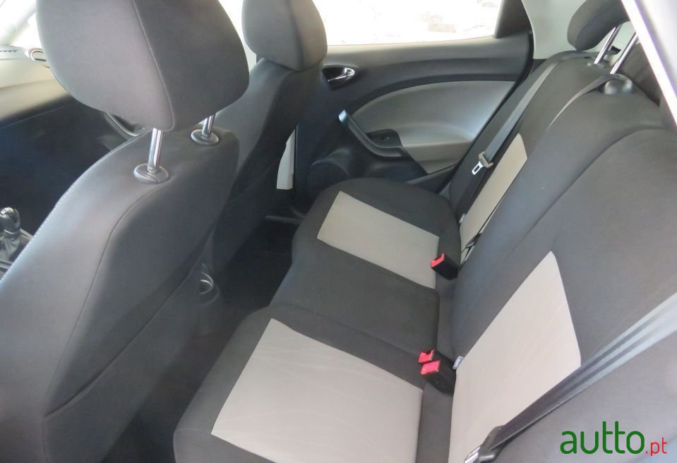 2014' SEAT Ibiza photo #6