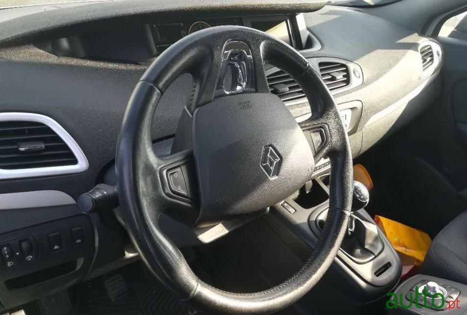 2013' Renault Grand Scenic photo #3