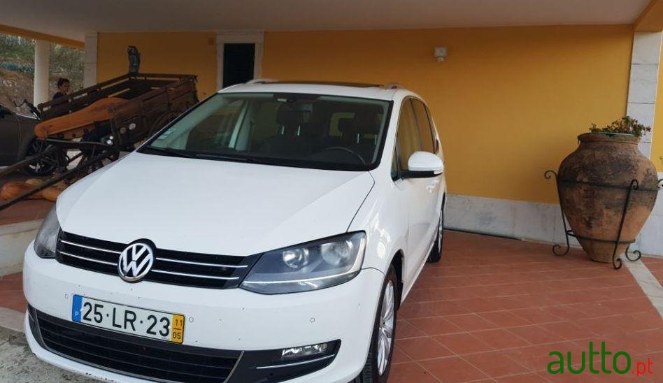 2011' Volkswagen Sharan photo #2