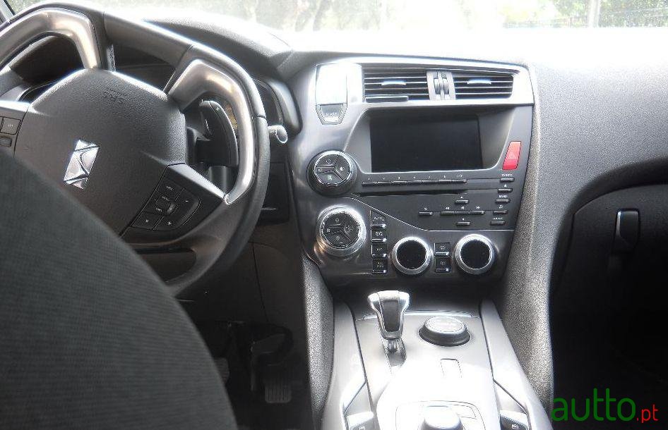 2013' Citroen DS5 photo #3