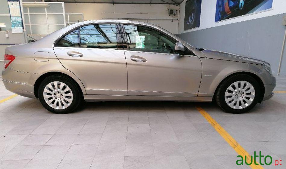 2008' Mercedes-Benz C-220 Cdi Elegance photo #2