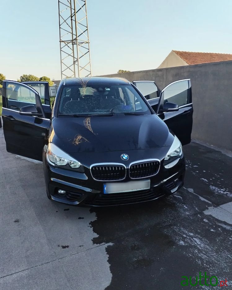 2011' BMW 216 Active Tourer photo #3