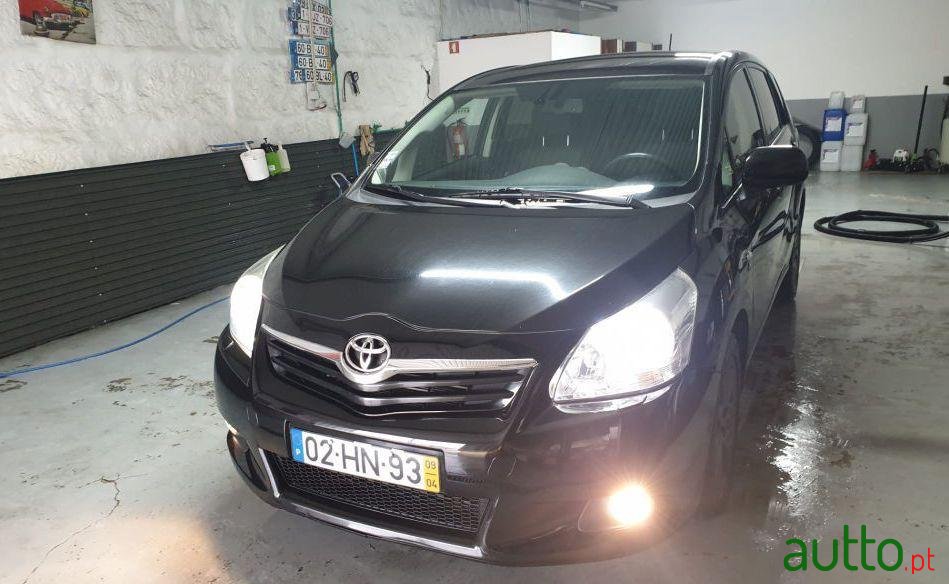 2009' Toyota Verso photo #3