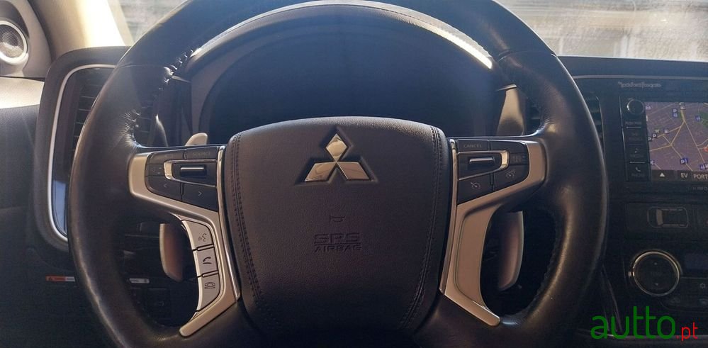 2016' Mitsubishi Outlander 2.0 Intense Navi photo #5