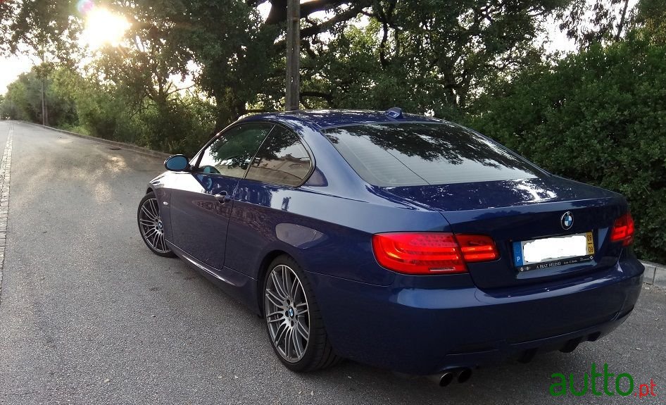 2008' BMW 320 photo #2