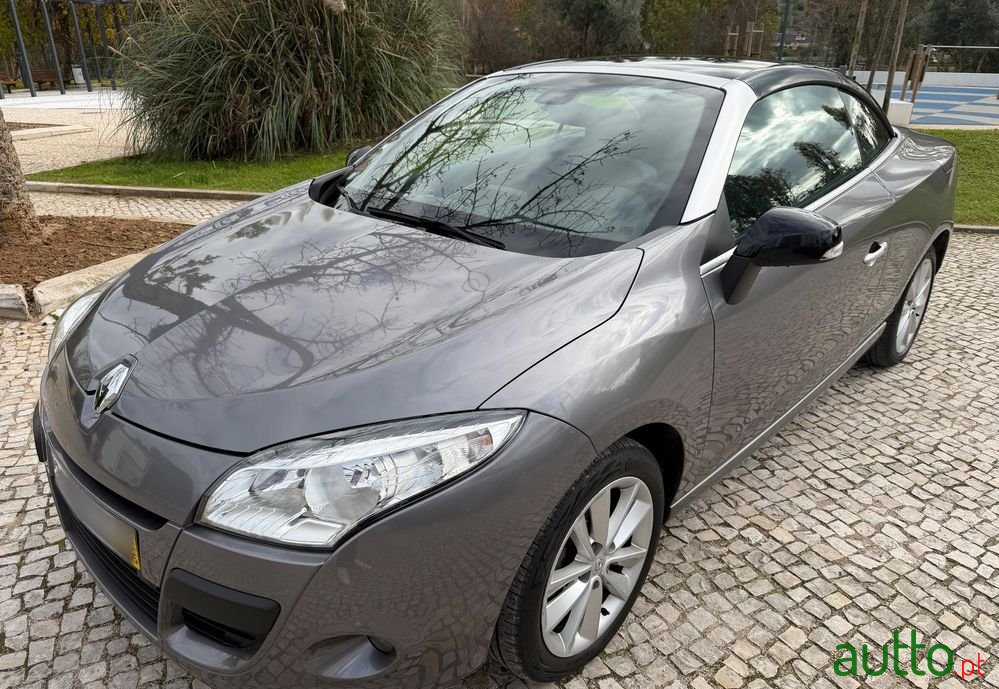 2012' Renault Megane photo #5