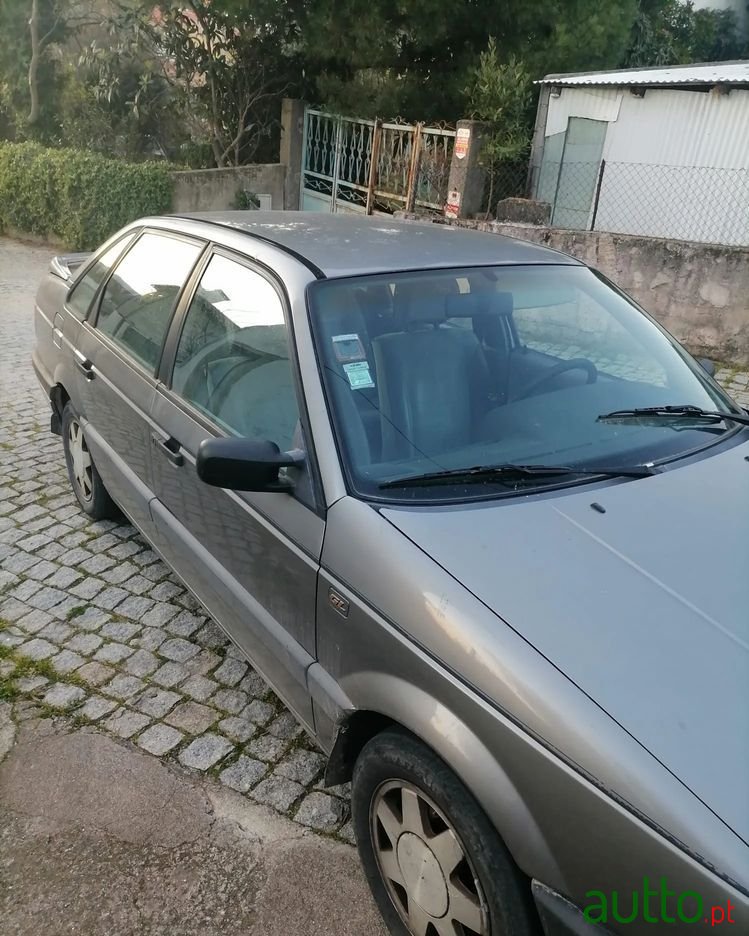 1993' Volkswagen Passat photo #1
