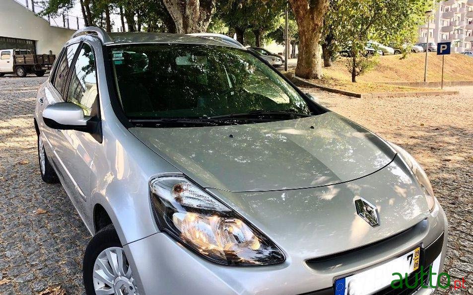 2009' Renault Clio Break photo #1