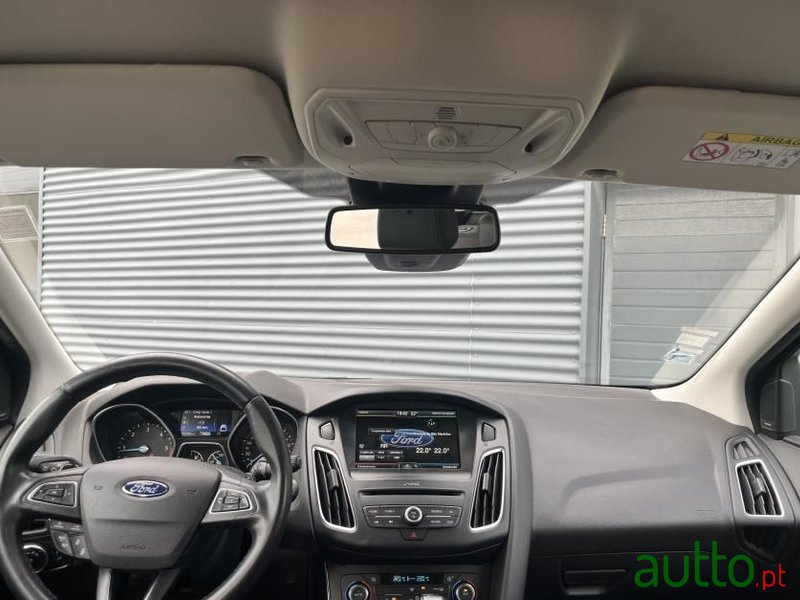 2015' Ford Focus Sw photo #2