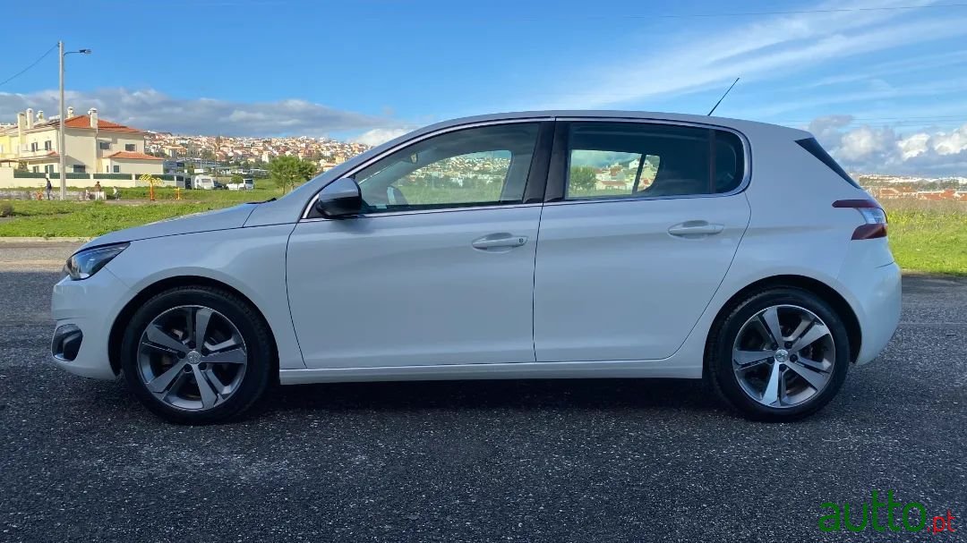 2015' Peugeot 308 photo #4