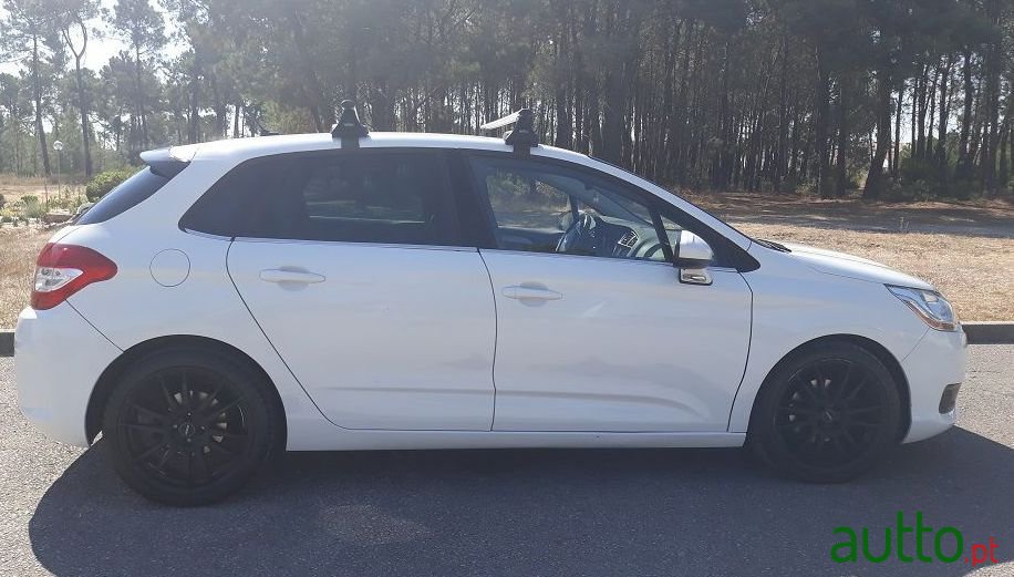 2012' Citroen C4 photo #2