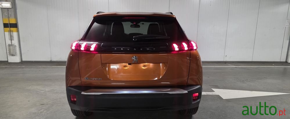 2021' Peugeot e-2008 Allure photo #5