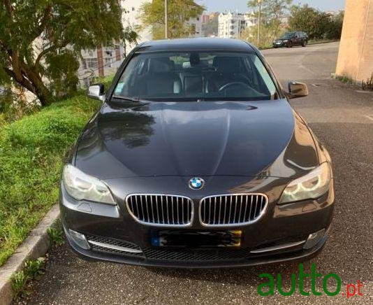 2011' BMW 520 photo #1