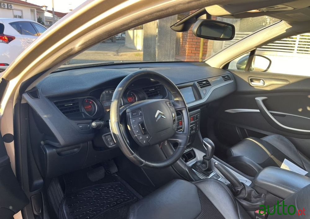 2011' Citroen C5 Break photo #4