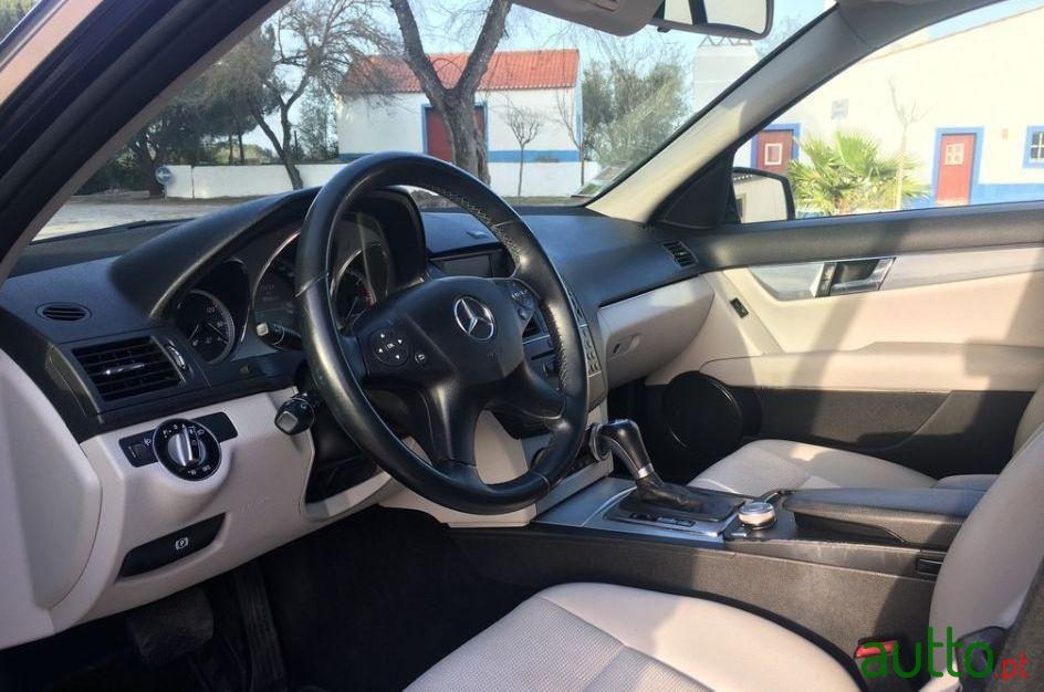 2010' Mercedes-Benz C-250 photo #1