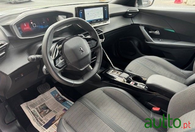 2022' Peugeot 2008 photo #6