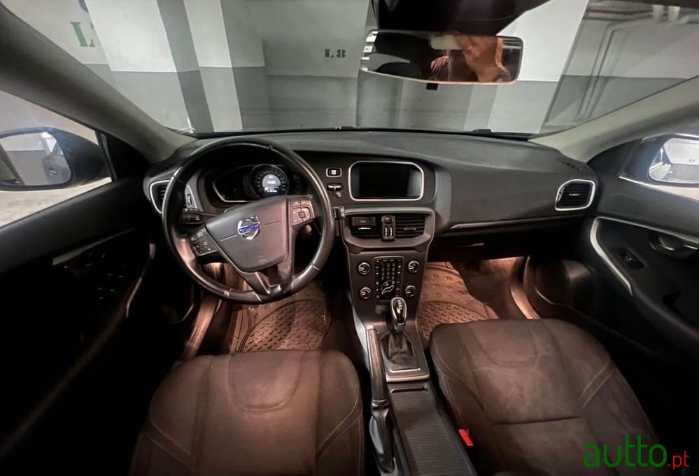 2015' Volvo V40 photo #5