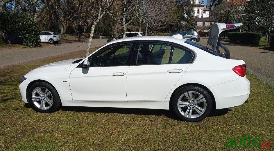 2013' BMW 318 photo #5