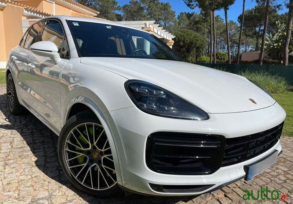2020' Porsche Cayenne photo #1