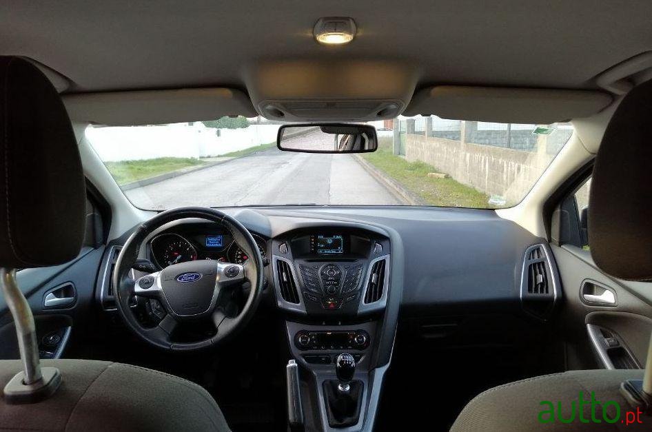 2014' Ford Focus Sw photo #3