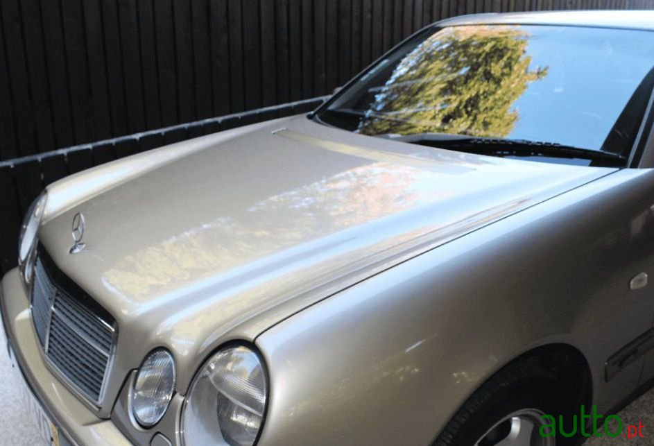 1999' Mercedes-Benz E-220 photo #1